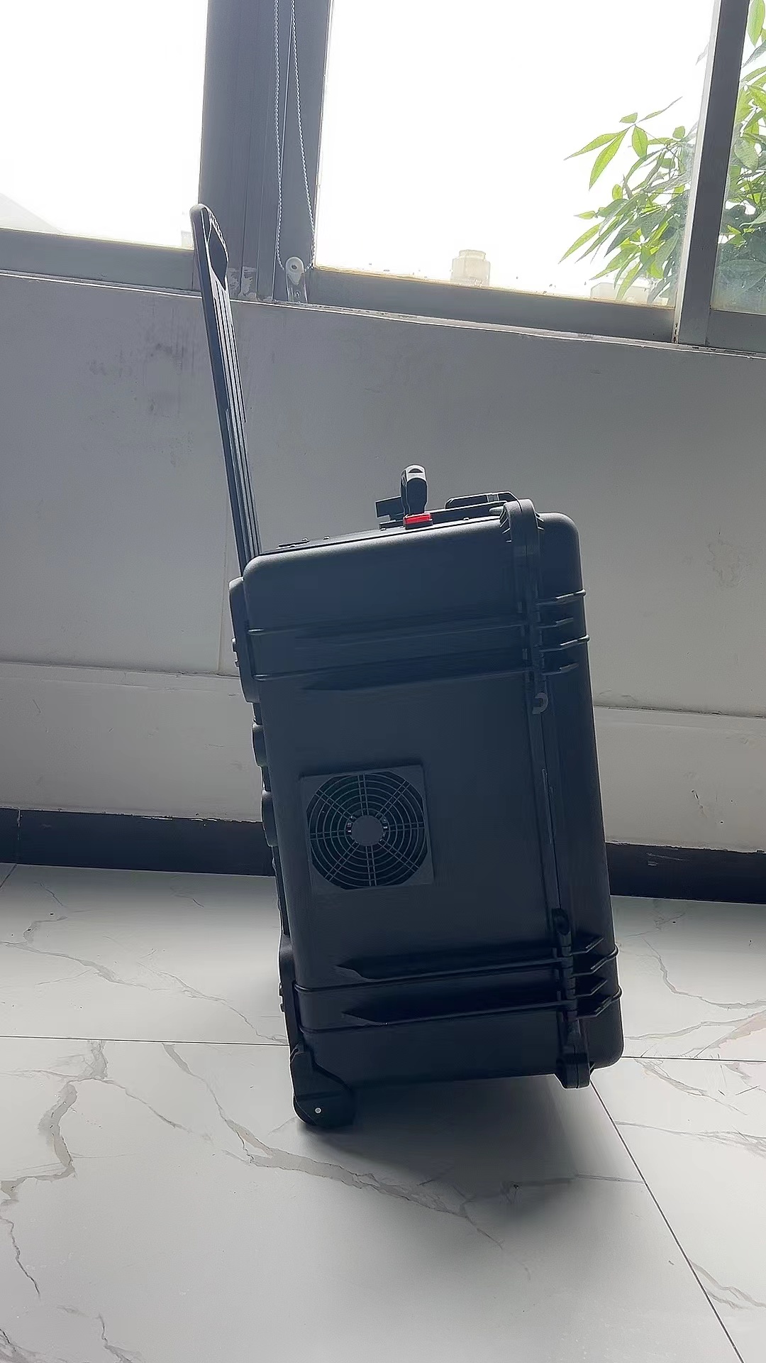 成武手拉箱型移动通信干扰器